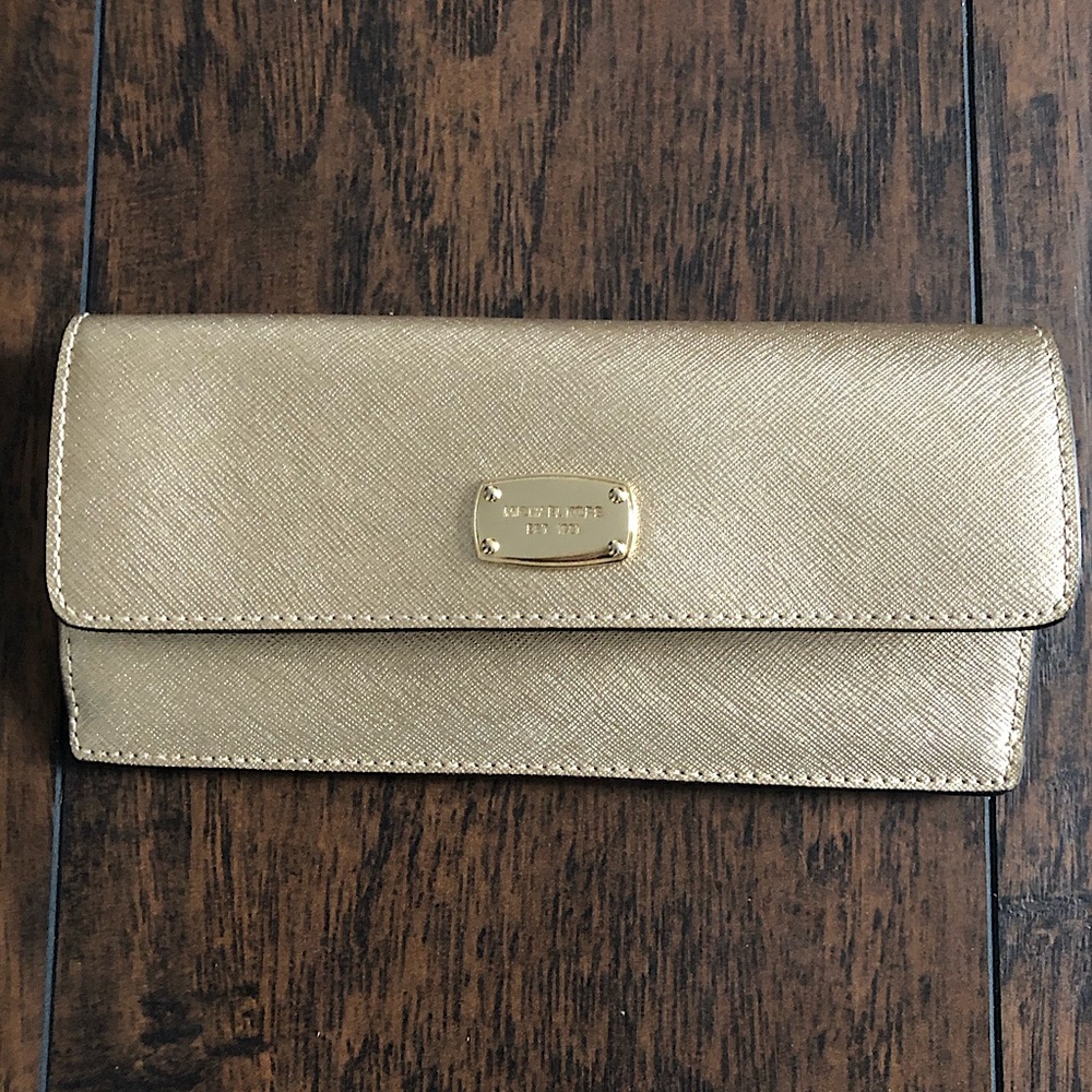 ‼️SOLD‼️ Michael Kors - Gold Jet Set Travel Wallet - Picture 1 of 4